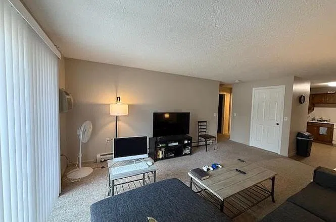 2 bed, 812 sqft, $2,100 — Photo 3