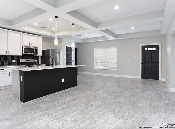 3rd image of 314 Edgebrook Ln