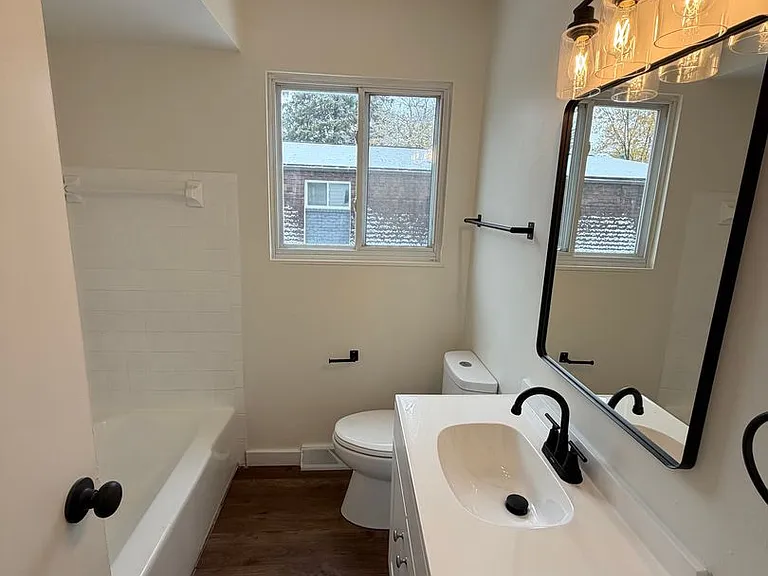 1530 Genessee Ave — Photo 6