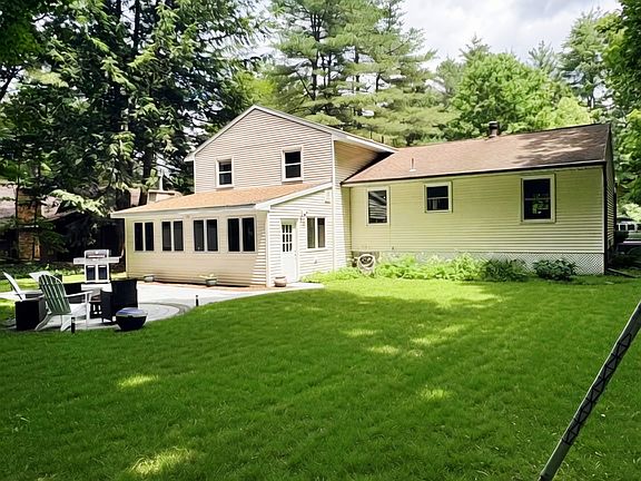 2nd image of 4 Woodlake Dr