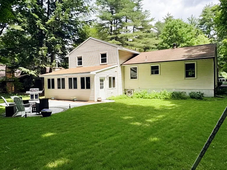 4 Woodlake Dr — Photo 2