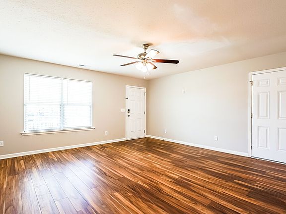 4th image of 42 Nevada Ct