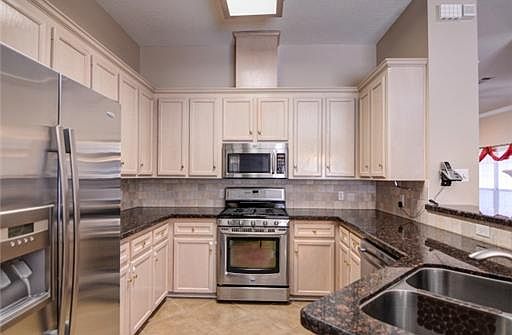 5th image of 310 Regensburg Ln