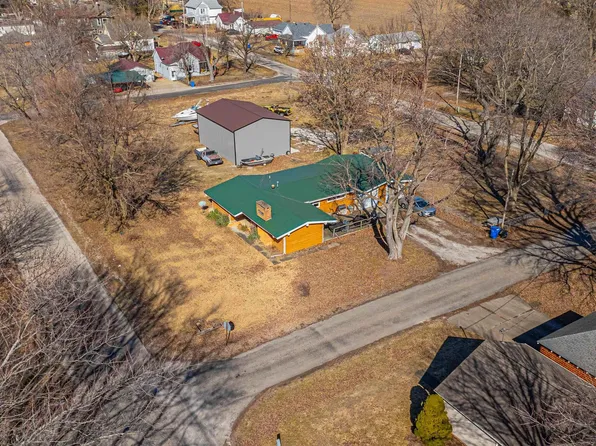 300 N Clinton St, Middletown, IL 62666