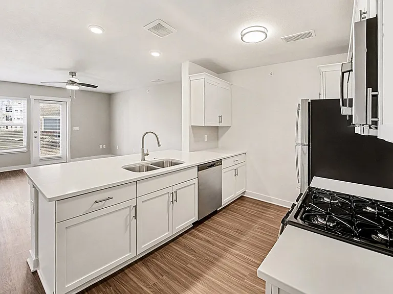 The Grove Apartment Homes — Photo 33