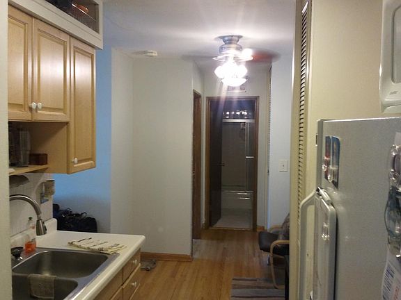 2nd image of 505 W Melrose St APT 501