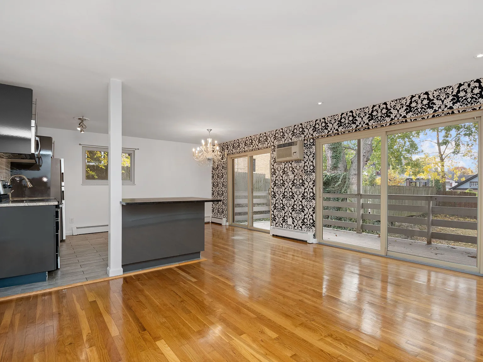 2821 Griffiths Ave — Photo 3