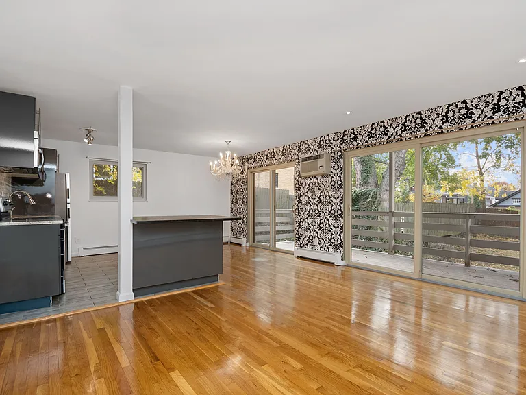 2821 Griffiths Ave — Photo 3
