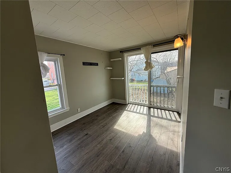 250 W 2nd St #3 — Photo 9