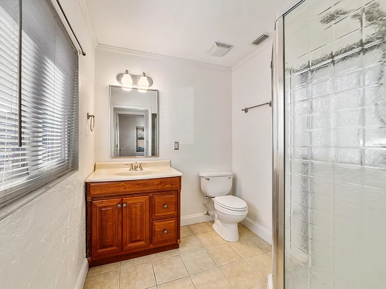 1652 Berkshire Ave — Photo 17