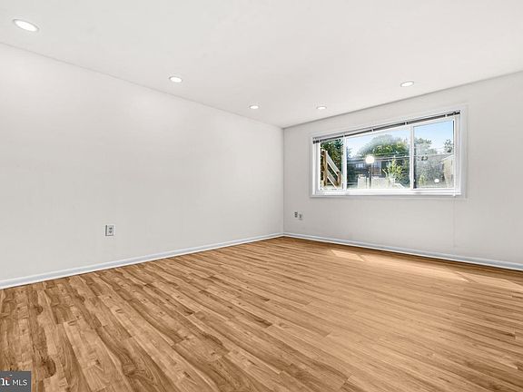 5th image of 11505 Amherst Ave APT 24