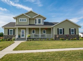 601 Jefferson Dr, Center Point, IA 52213