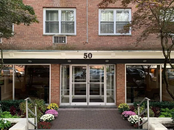 50 Hillpark Avenue #3P, Great Neck, NY 11021