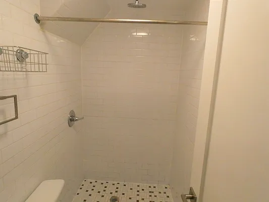 Rented by Karten Real Estate Services LLC | media 21