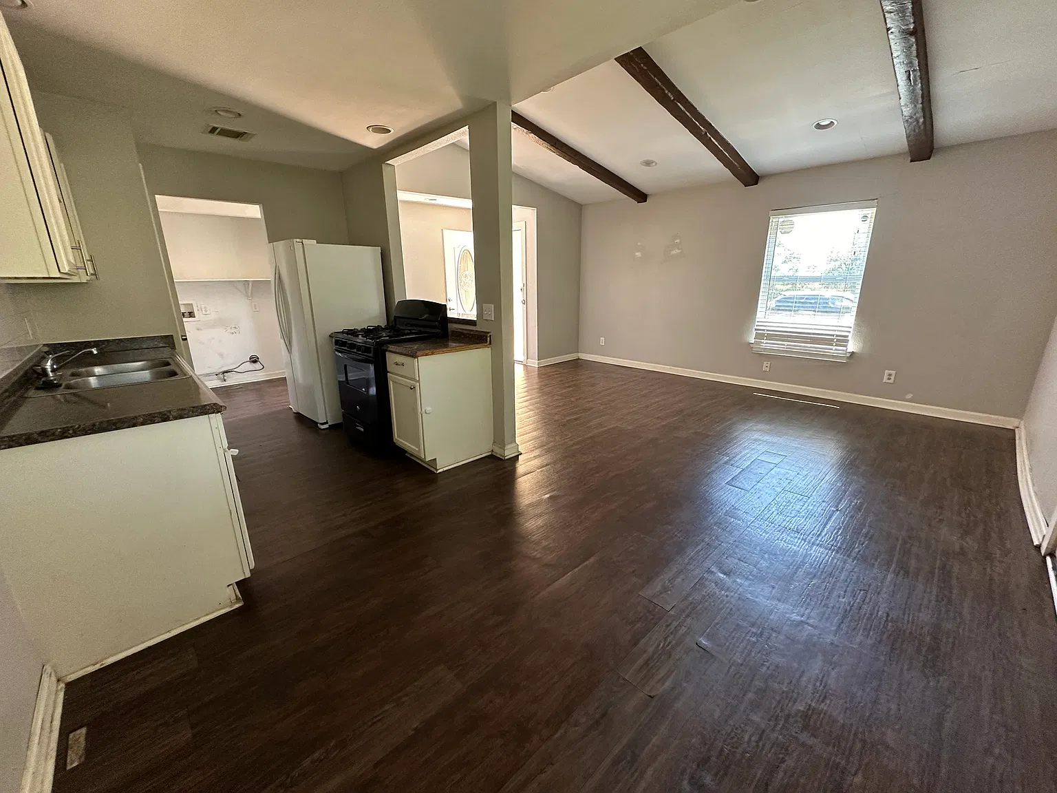 3 bed, 1108 sqft, $1,975 — Photo 3