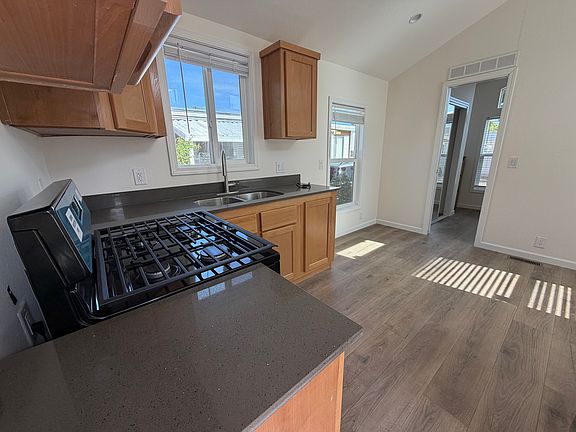 5th image of 171 Mac Iver St #47