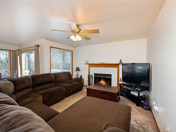 4th image of 1424 SW Ponsteen Dr