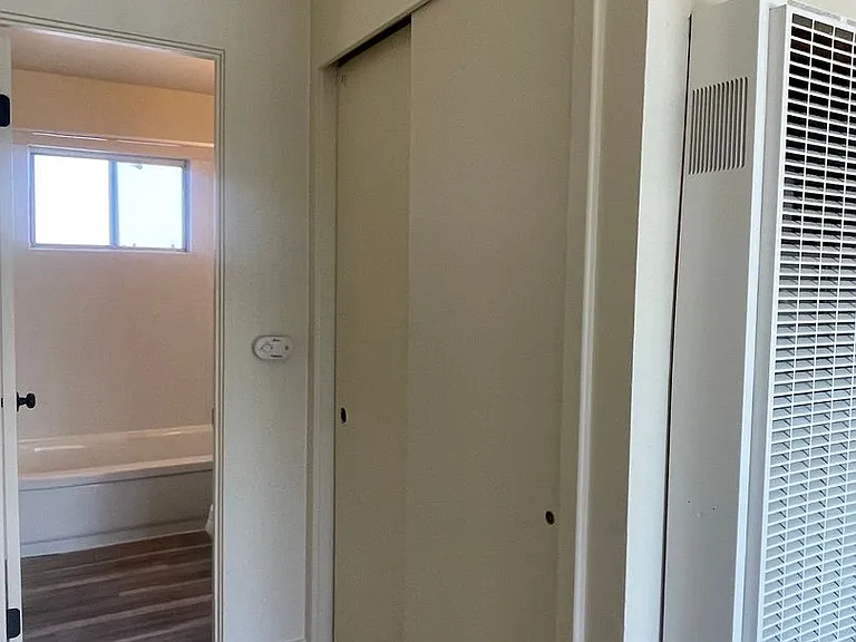 1090 N Court St — Photo 11