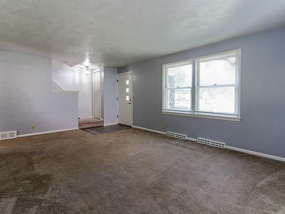 4th image of 1183 Monterey Dr