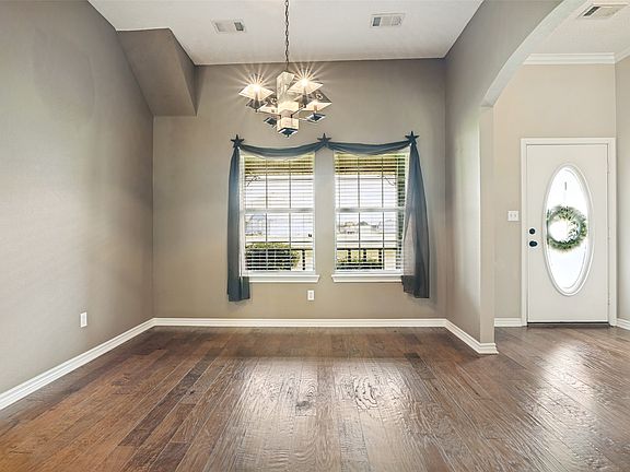 4th image of 6630 Meadow Ridge Cir