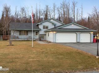 844 S Pinnacle Mountain Dr, Palmer, AK 99645