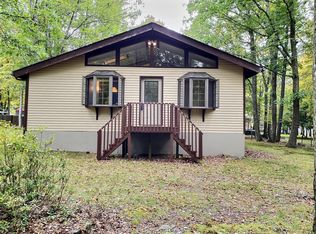 104 Limestone Ct, Milford, PA 18337