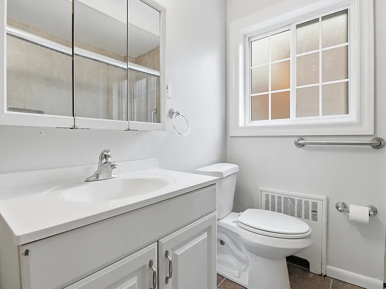 6237 Benneville St #1 — Photo 8