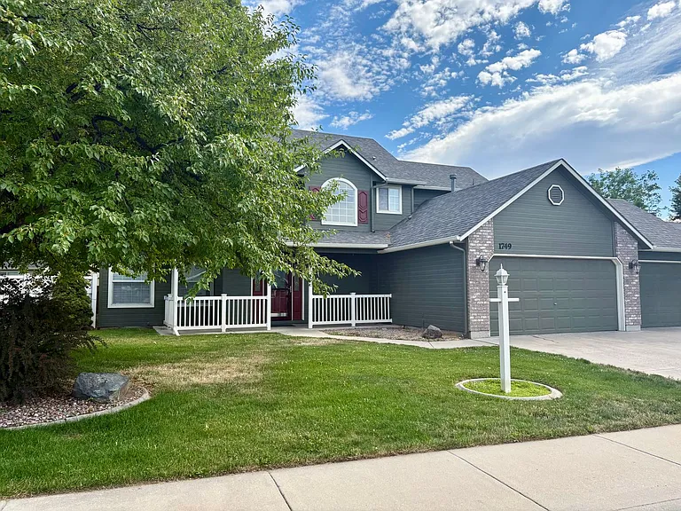 1749 W Greenhead Dr — Photo 2