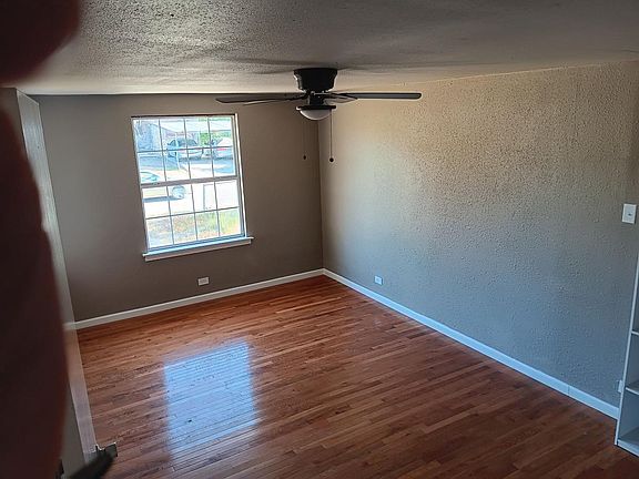 3rd image of 407 Kathy Dr #1
