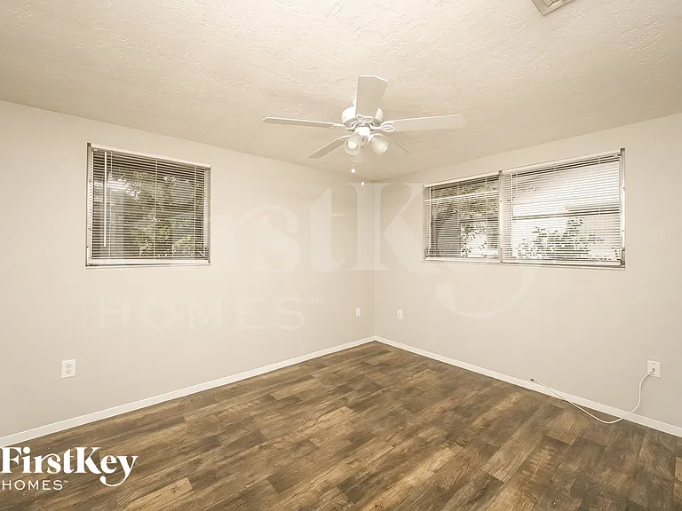 8215 Winthrop Dr — Photo 11