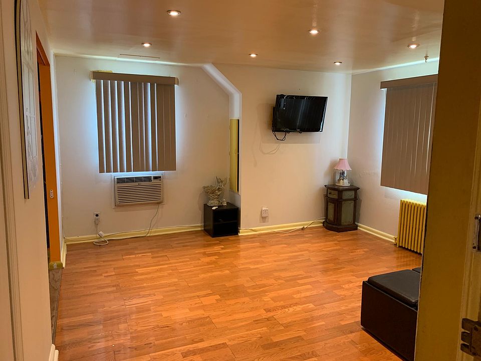 1st image of 43 Roosevelt St Floor 2