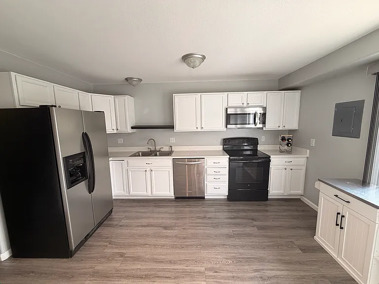 2031 Oakcrest Cir — Photo 12