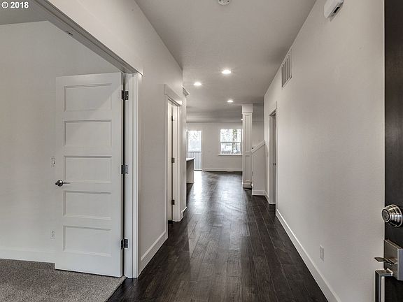 5th image of 5000 SE Oakhurst St
