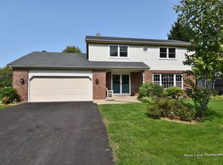 1073 Pueblo Dr, Batavia, IL 60510