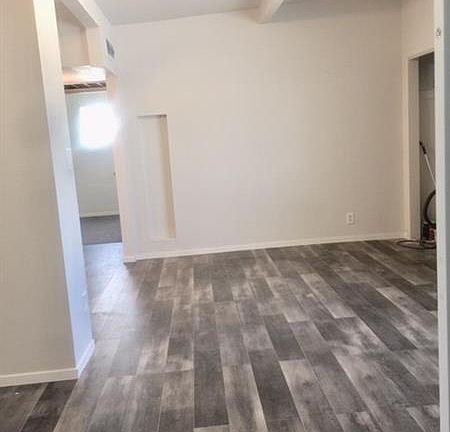 5th image of 508 Stanford St