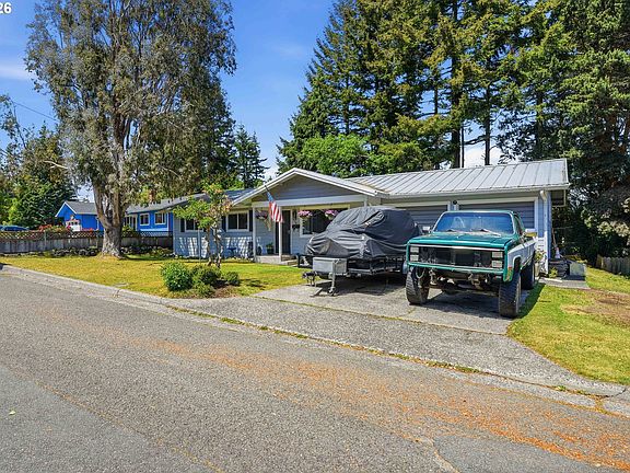 3rd image of 3854 Vista Dr