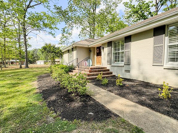 3rd image of 1506 Hillwood Cir