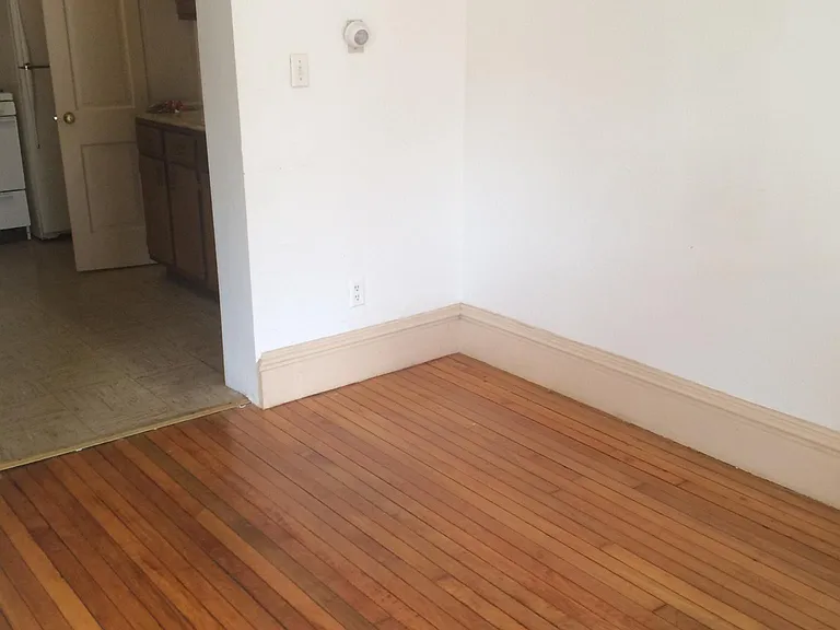 233 Edwards St — Photo 1