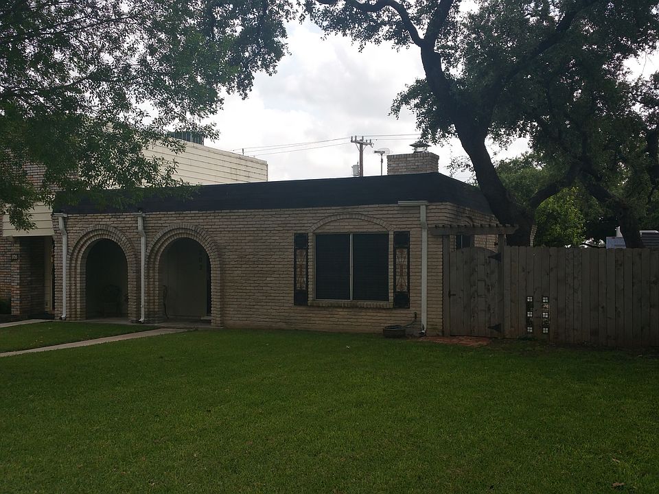 1st image of 202 Amistad Blvd