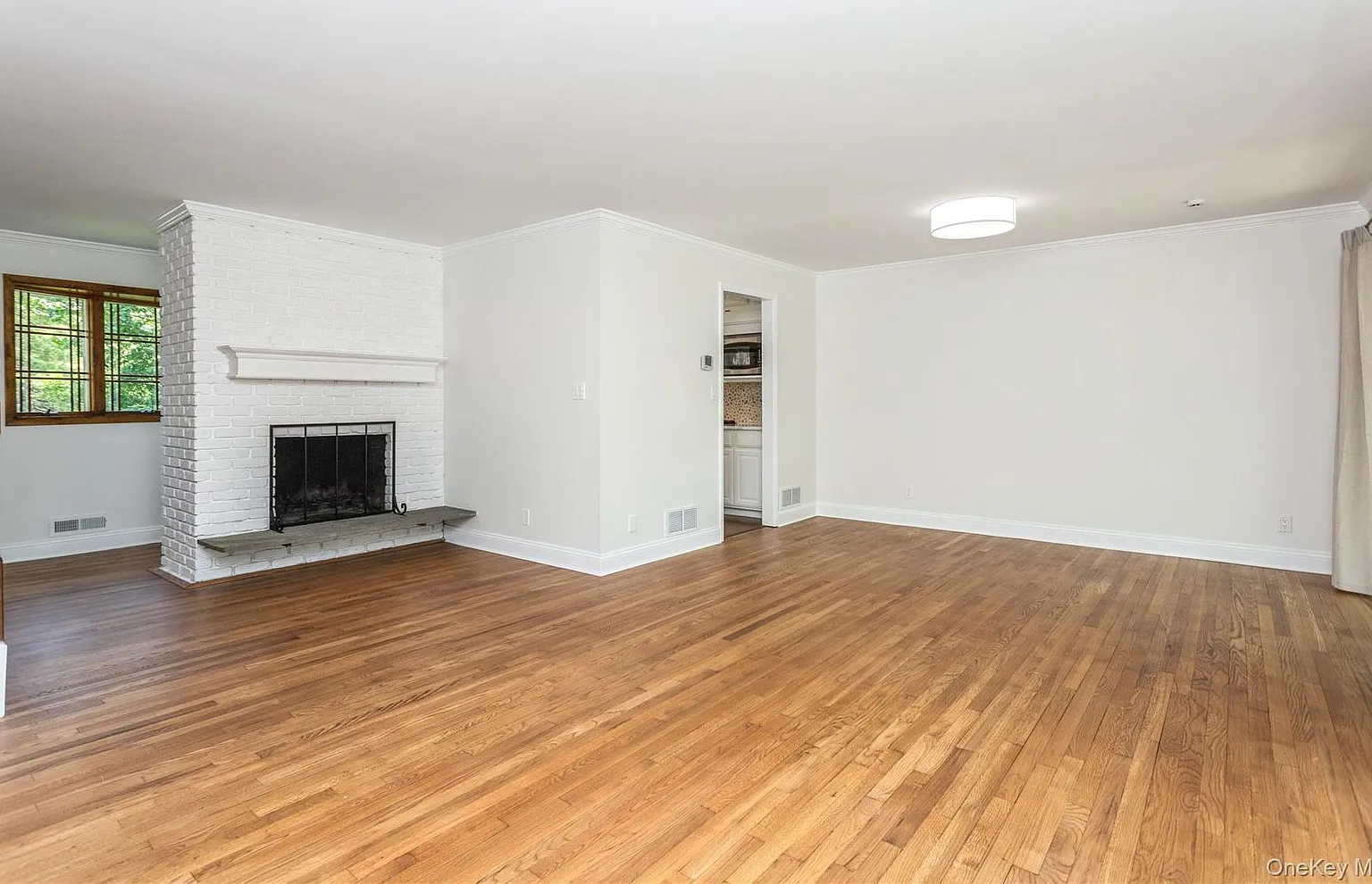 4 bed, 3.0 bath, 1750 sqft, $8,200 — Photo 4