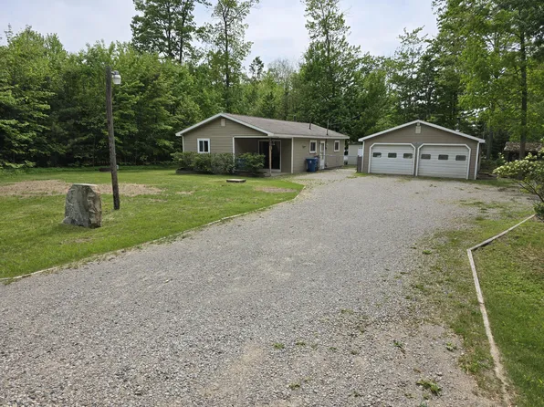 105 Burlington Dr, Roscommon, MI 48653