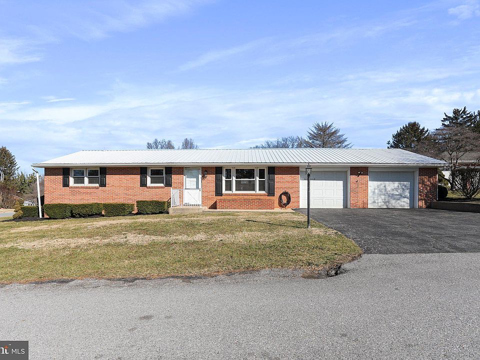 1st image of 17 Blue Spruce Cir