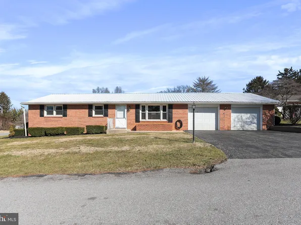 17 Blue Spruce Cir, Hagerstown, MD 21740