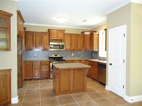 2nd image of 208 Hedge Hill Dr