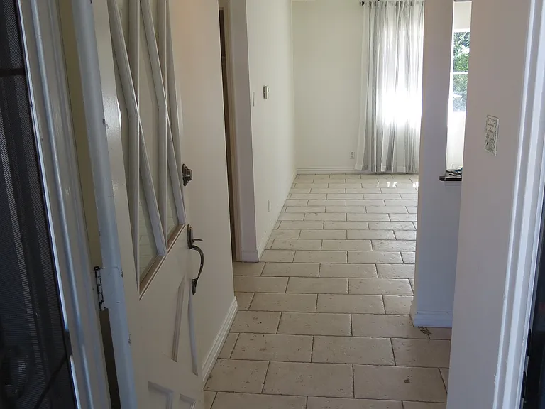 1448 Grove Ave — Photo 3
