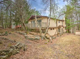 135 Pebble Rock Rd, Lackawaxen, PA 18435