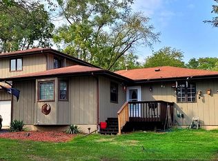 5400 Hillside Dr, McHenry, IL 60050