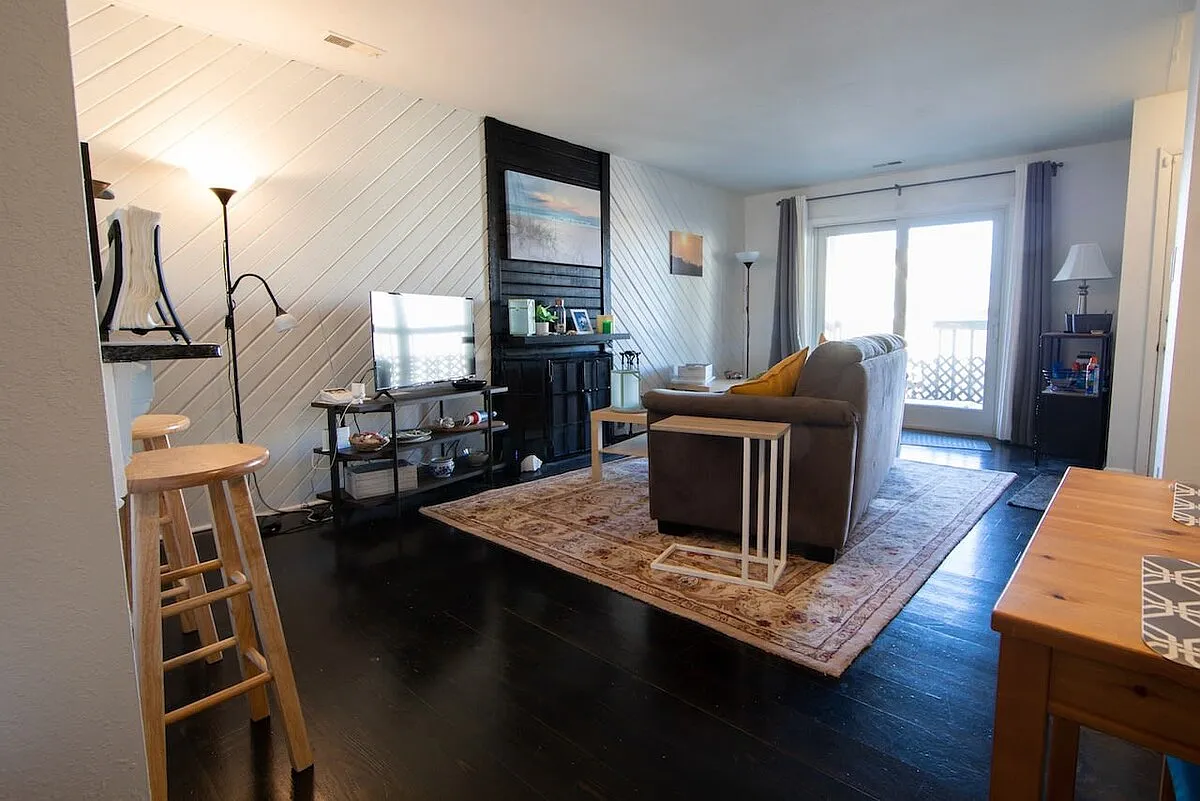 736 West Ocean View Avenue — Photo 3