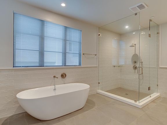 4th image of 649 Huntley Dr #A