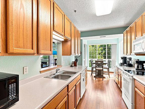 3rd image of 15001 Burnhaven Dr Unit 207